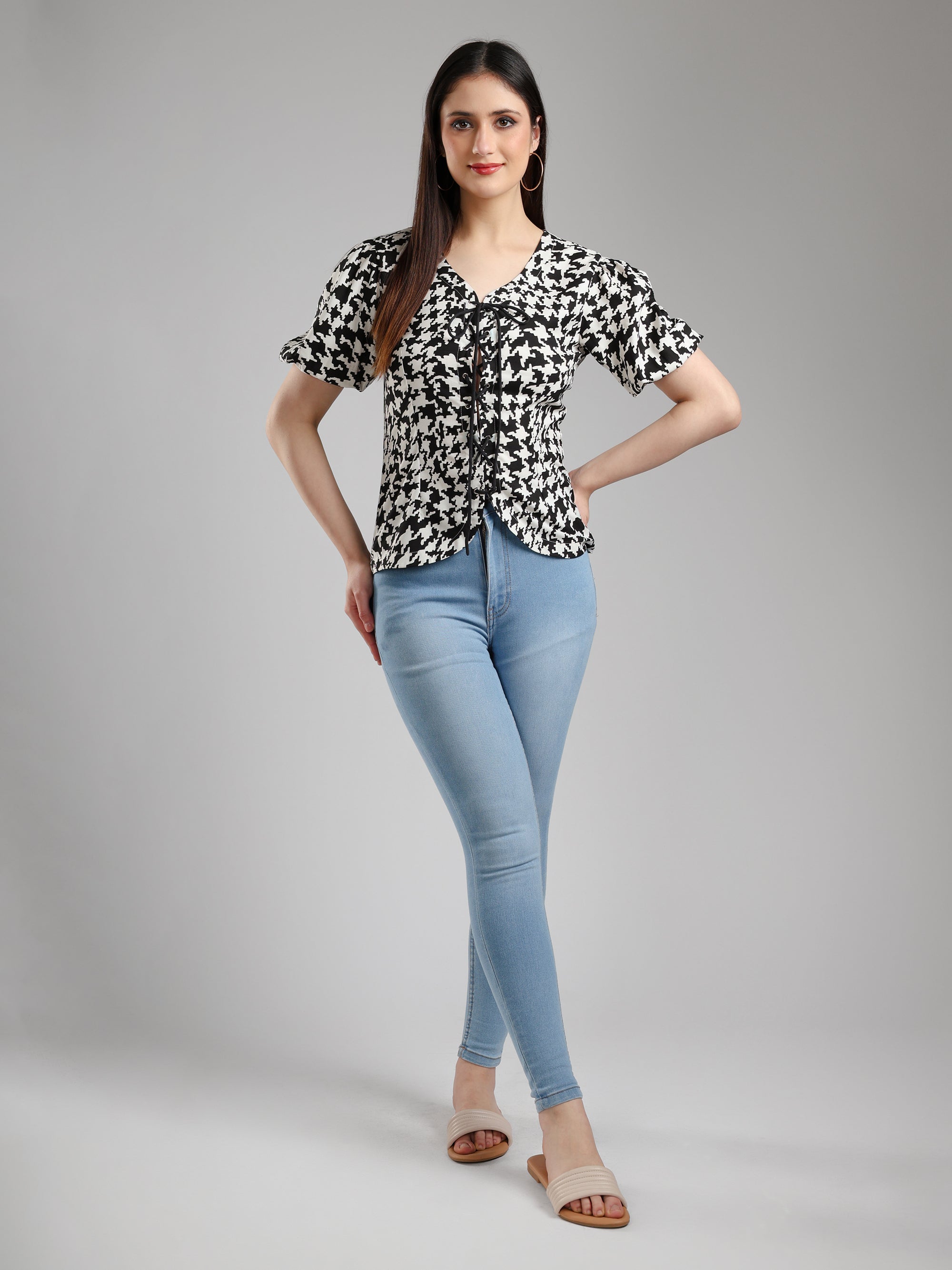 Nyra Abstract Top - Black and White