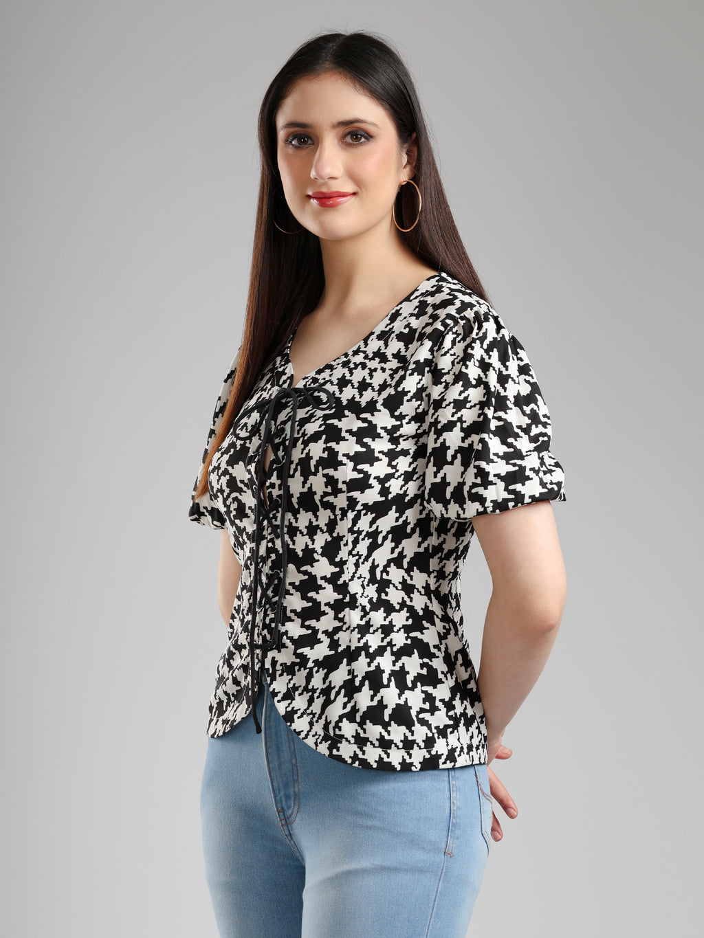 Nyra Abstract Top - Black and White