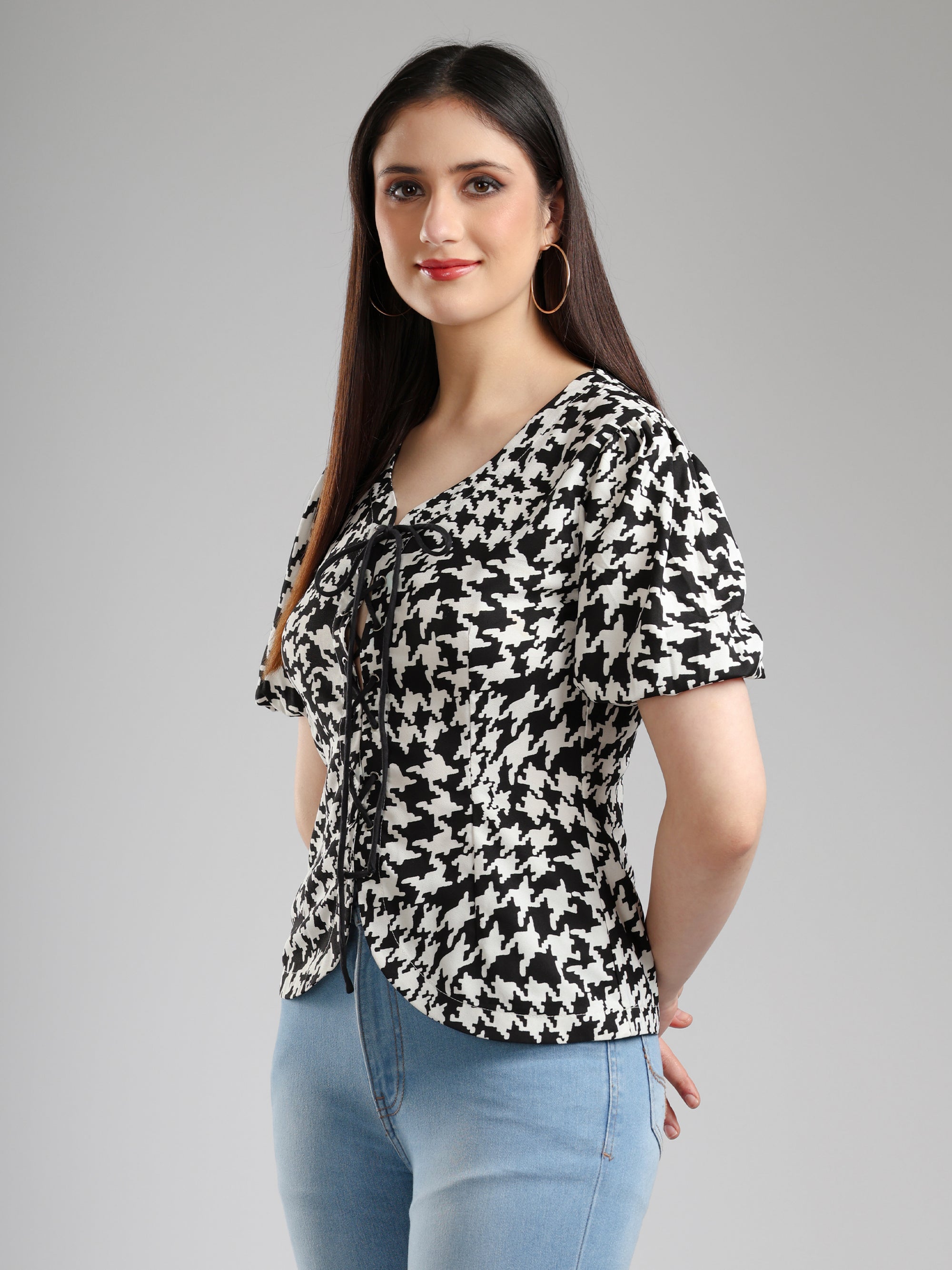 Nyra Abstract Top - Black and White