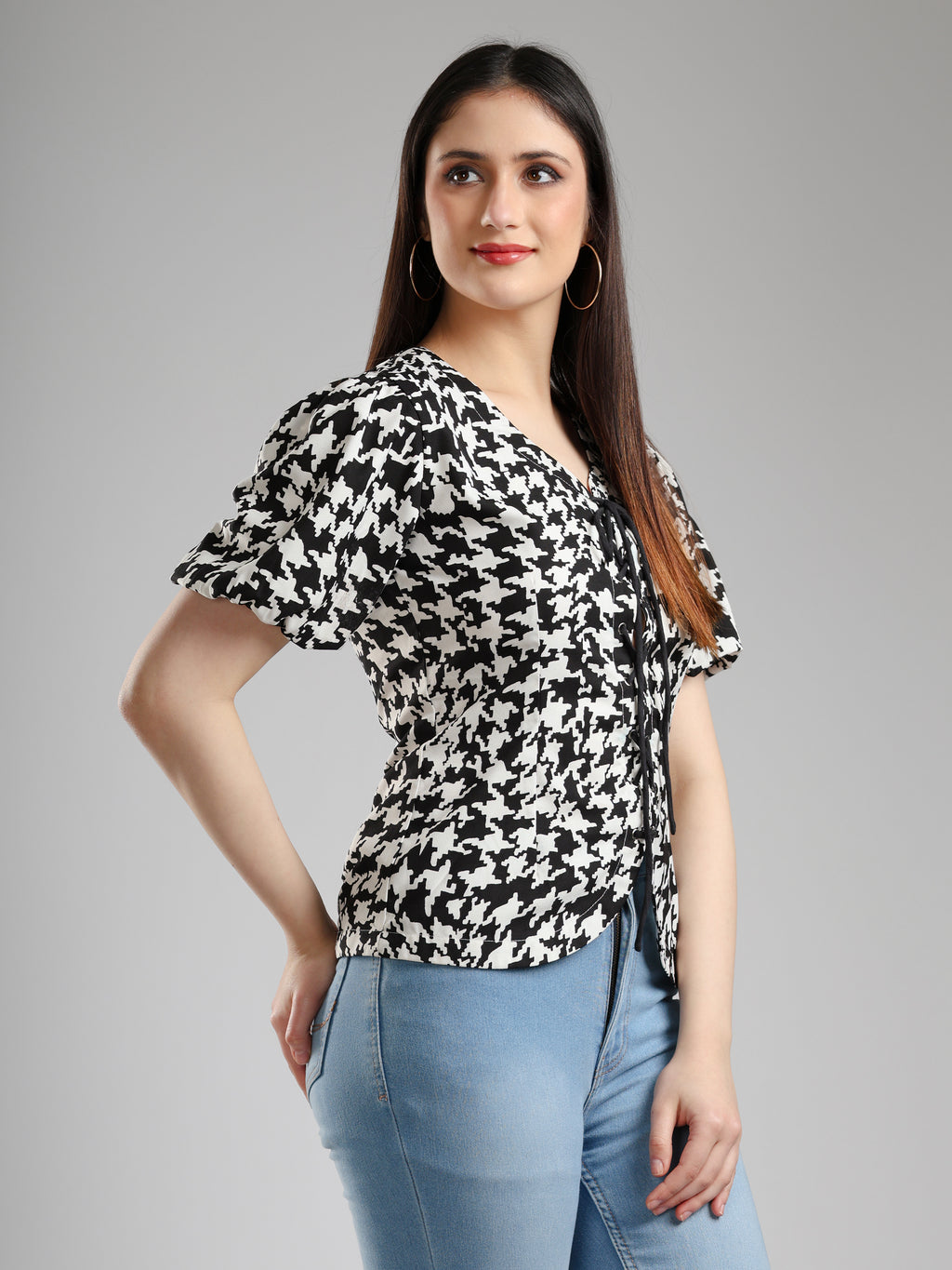 Nyra Abstract Top - Black and White