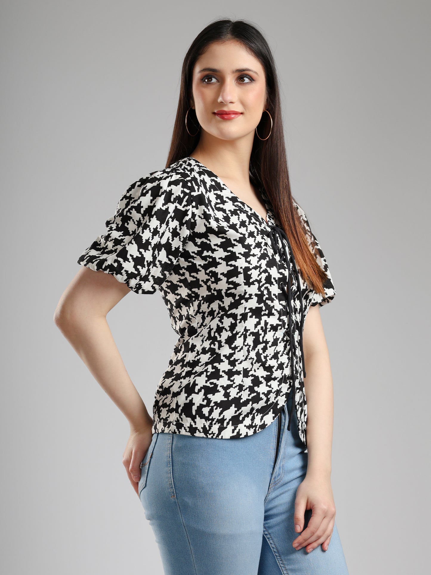 Nyra Abstract Top - Black and White