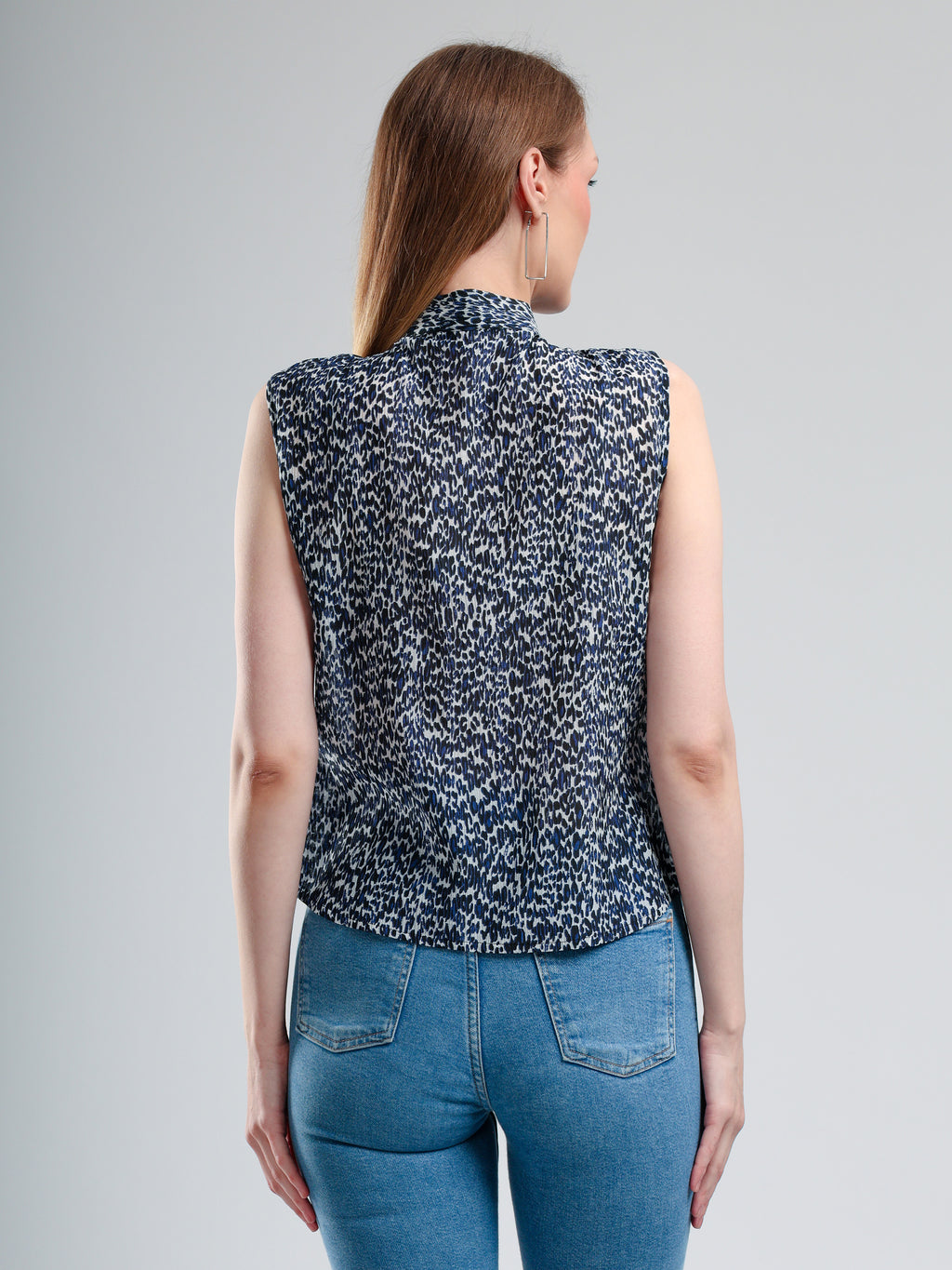 Cory edge Woman wearing a sleeveless patterned tops