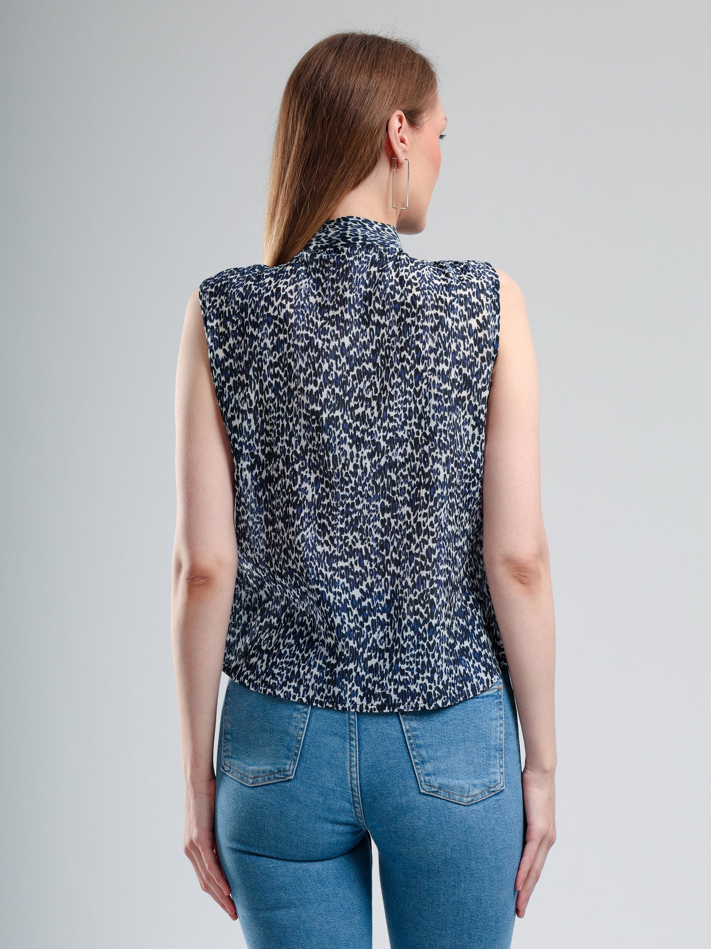Cory edge Woman wearing a sleeveless patterned tops