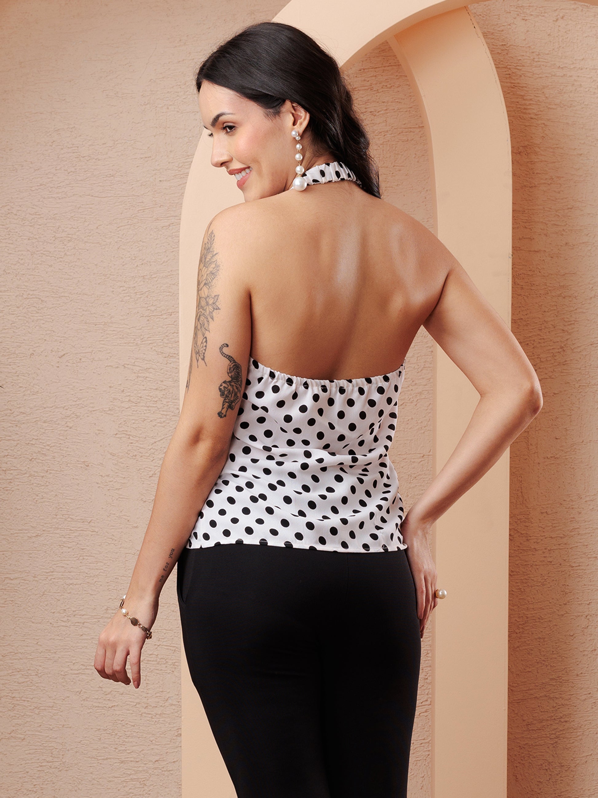 BACK POSE OF TOP