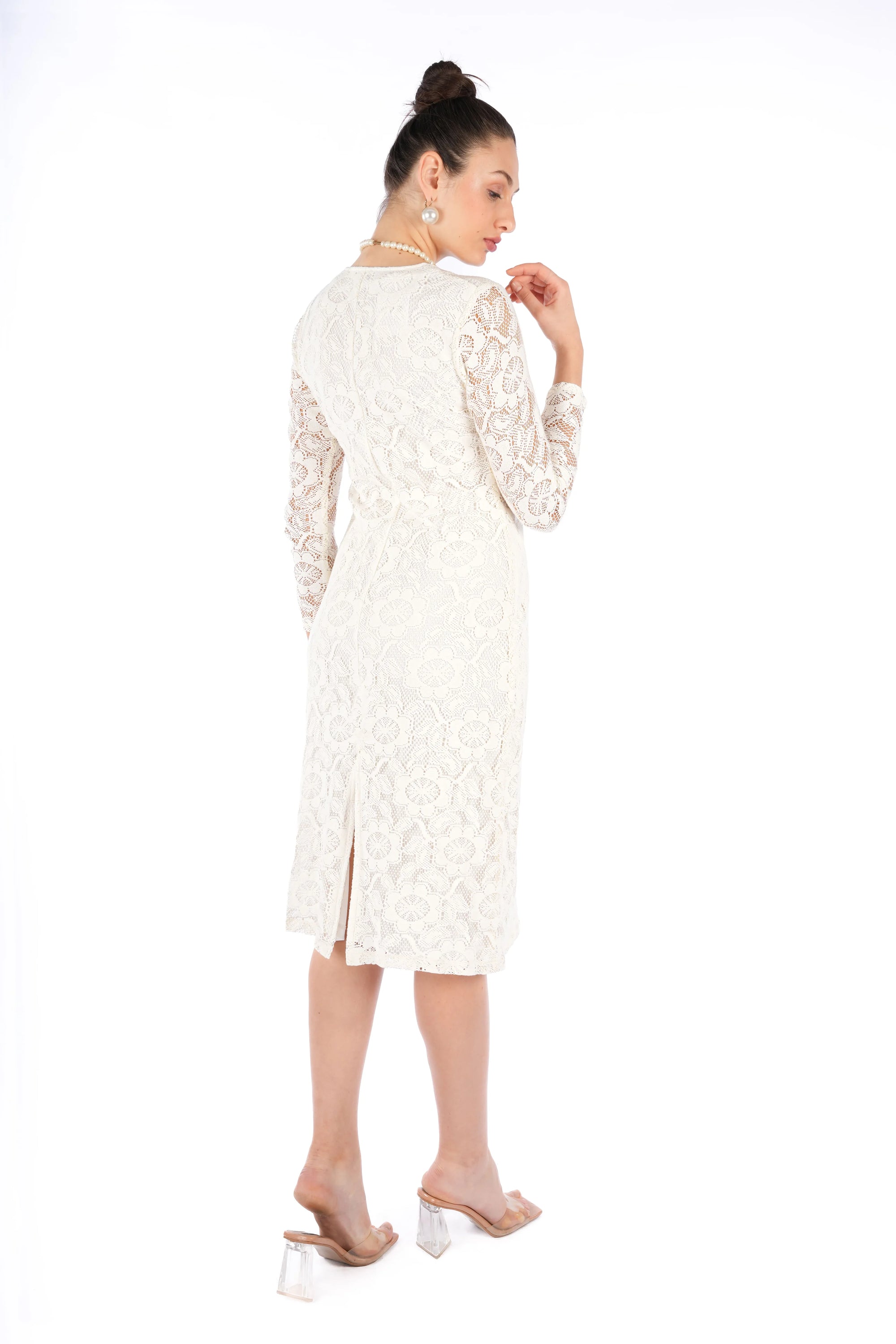 Leyna Off White Floral Cotton Nylon Fitted V-Neck Full Sleeve Top