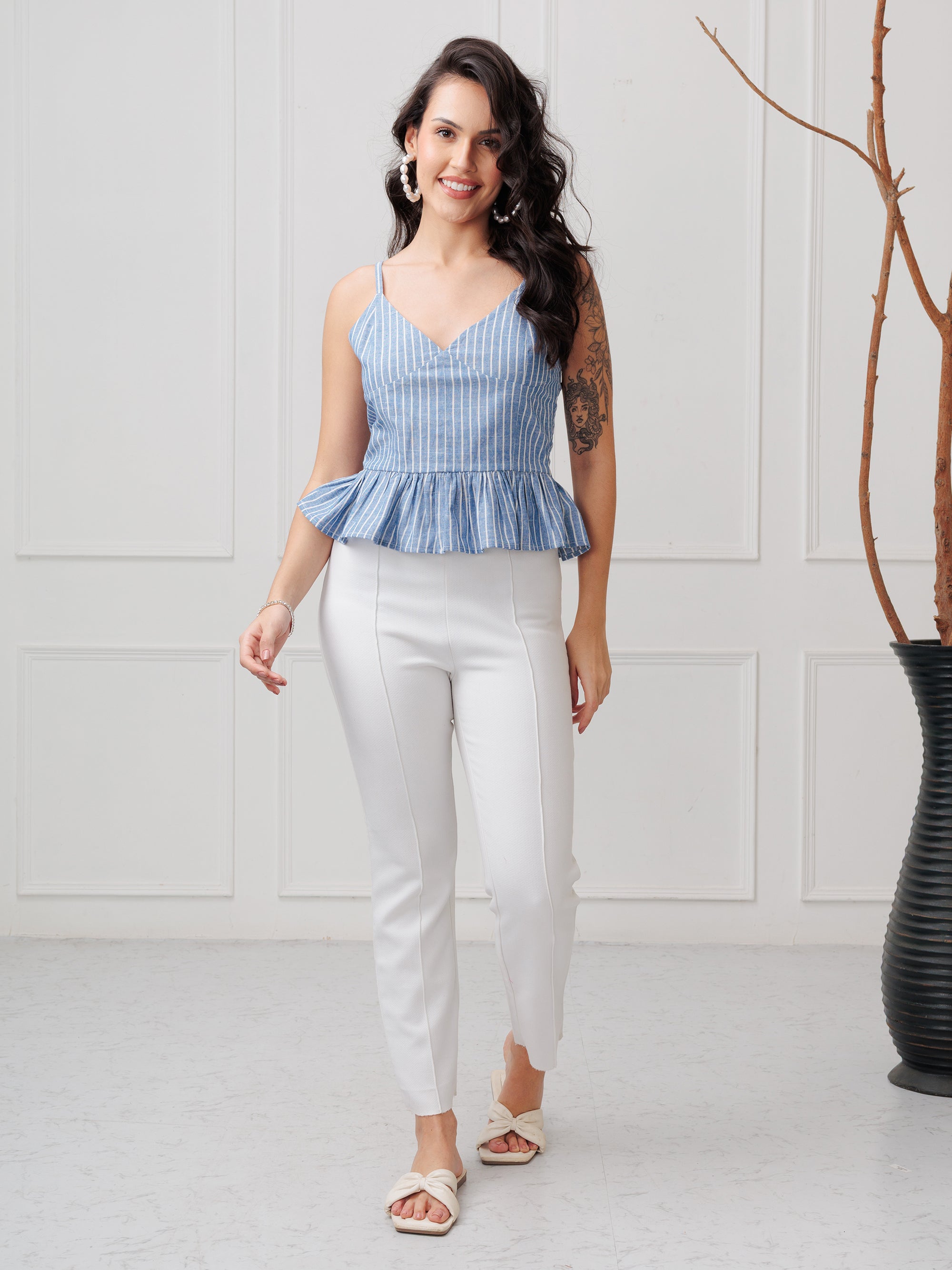SLEEVELESS V-NECK TOP